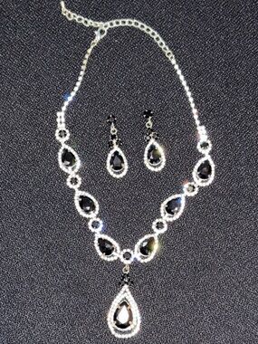 Elegant Black Teardrop Crystal Necklace and Earrings Set